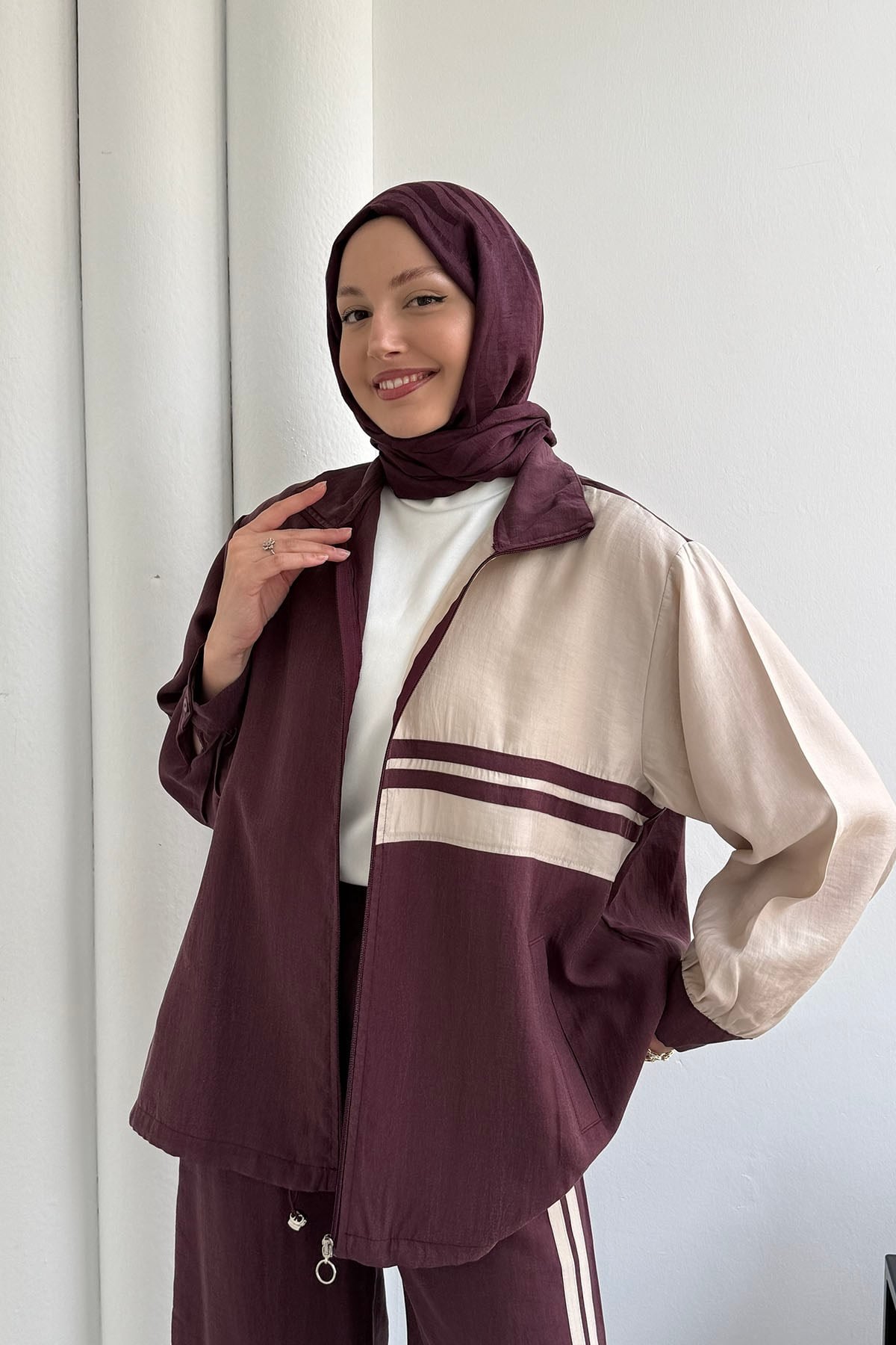 Yan Şerit Detaylı Fermuarlı Tesettür Takım-BORDO