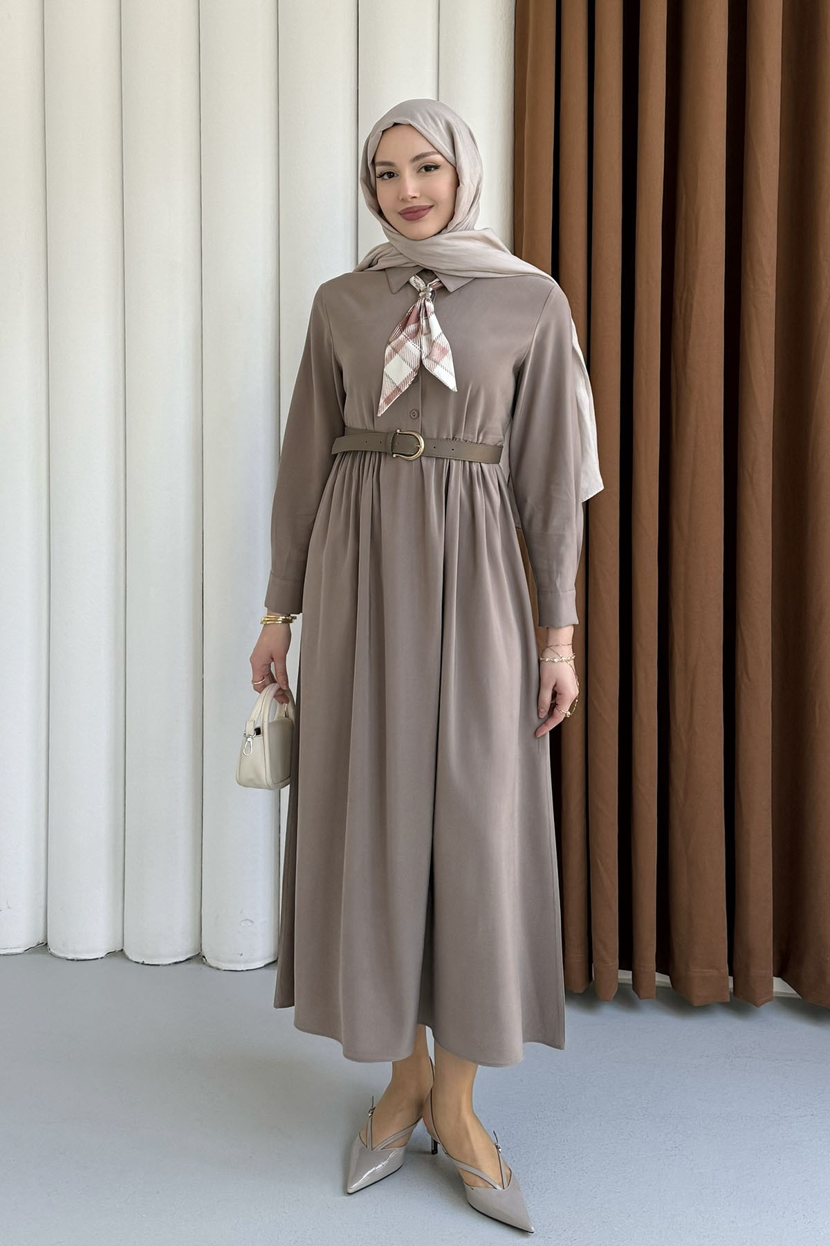 Yarım Düğmeli Fular Detaylı Kemerli Tesettür Elbise-VİZON