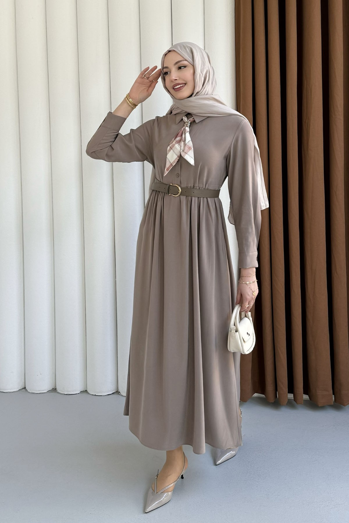 Yarım Düğmeli Fular Detaylı Kemerli Tesettür Elbise-VİZON
