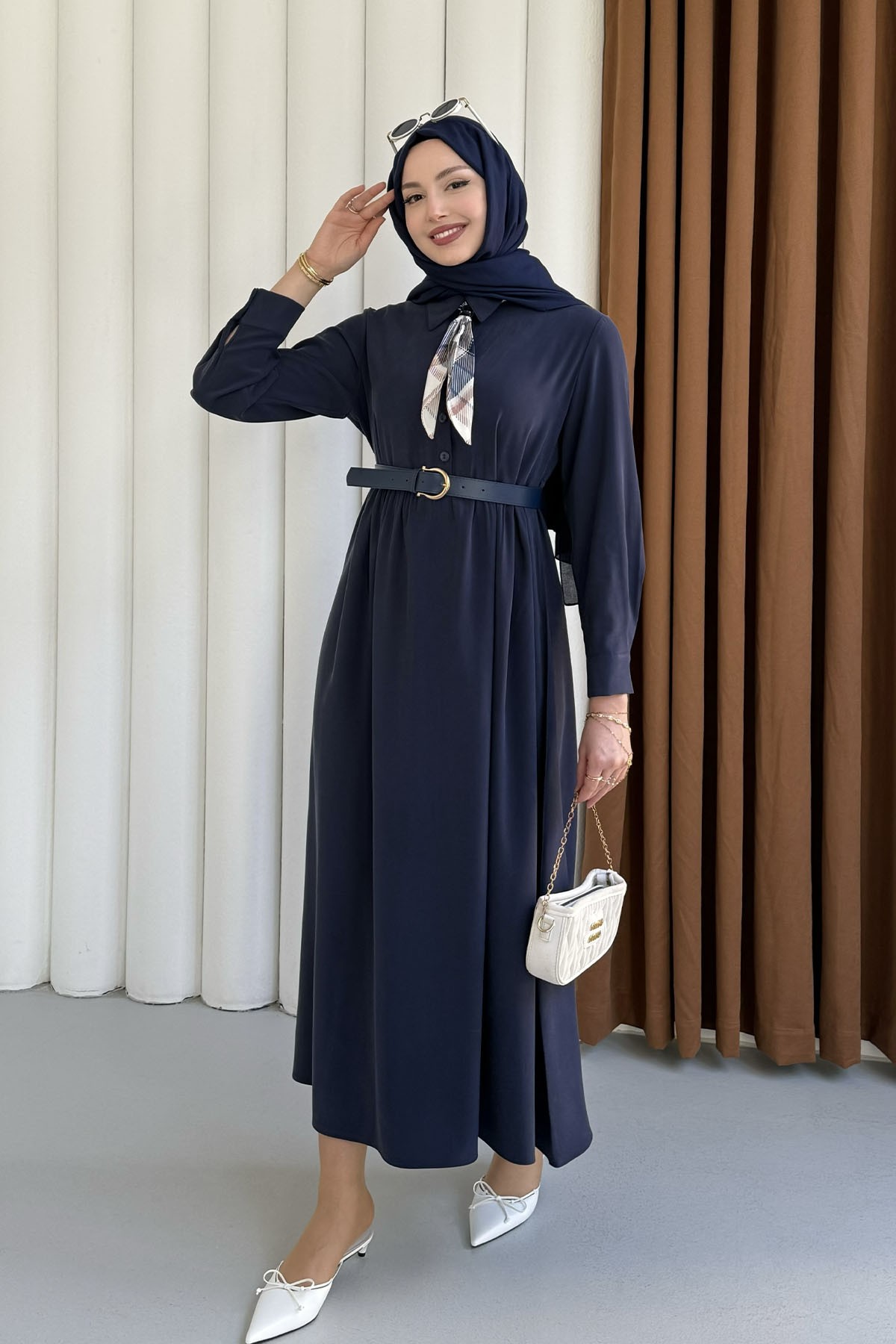 Yarım Düğmeli Fular Detaylı Kemerli Tesettür Elbise-LACİVERT