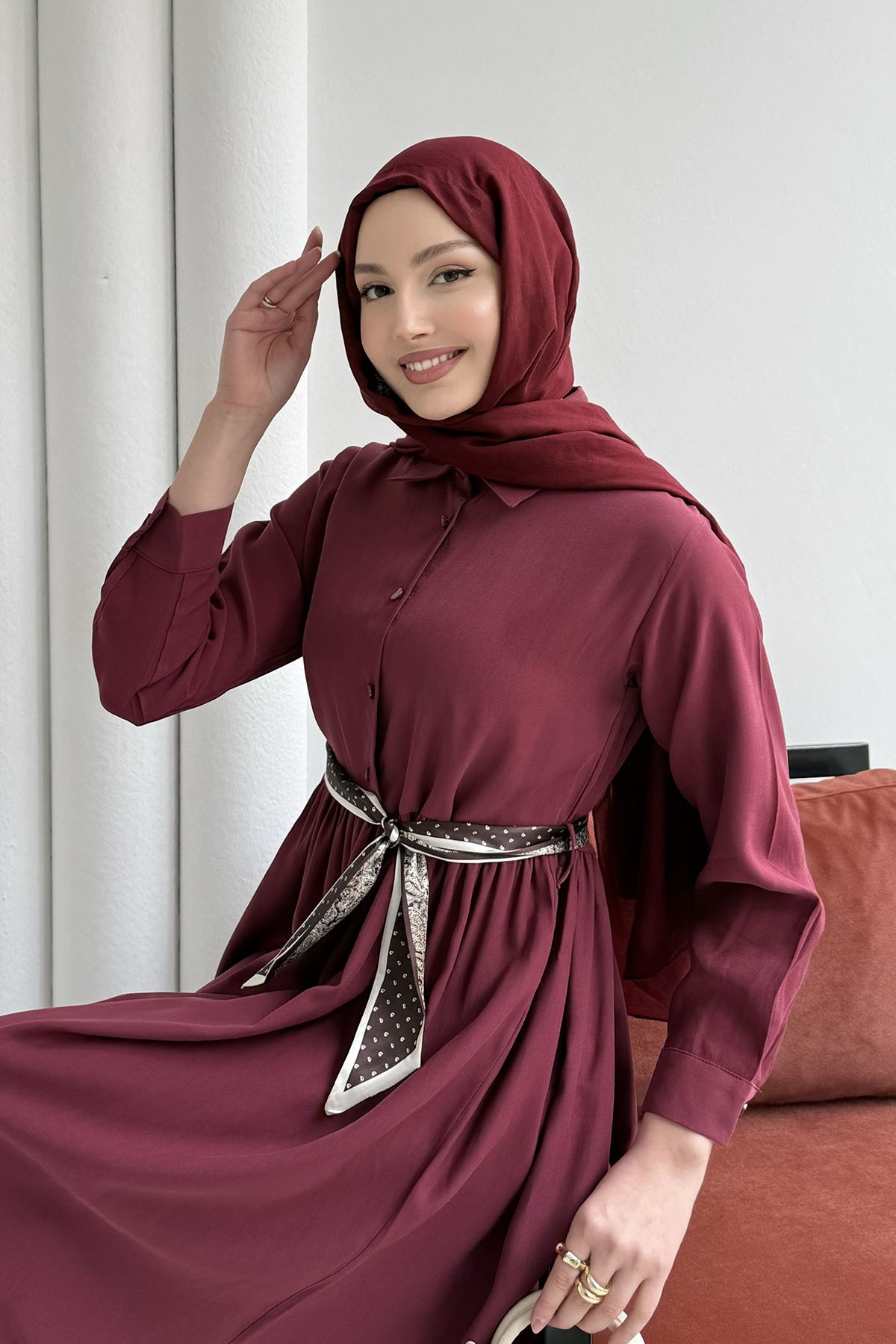 Yarım Düğmeli Saten Kemer Detaylı Tesettür Elbise-BORDO