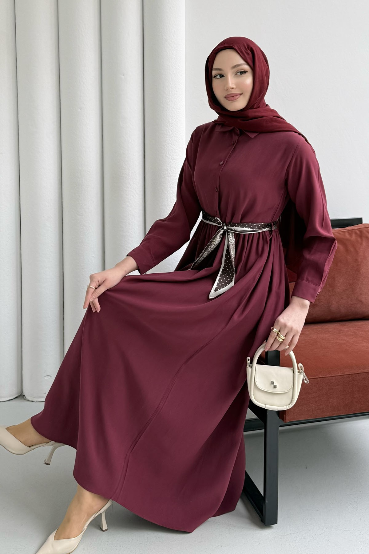 Yarım Düğmeli Saten Kemer Detaylı Tesettür Elbise-BORDO