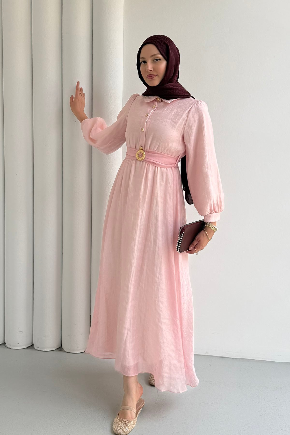 Yarım Gold Düğmeli Kuşaklı Tesettür Elbise-PEMBE