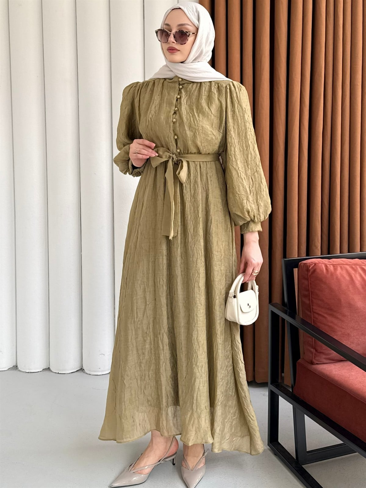 Yarın Düğmeli Kendinden Desenli Balon Kol Tesettür Elbise-HAKİ YEŞİL