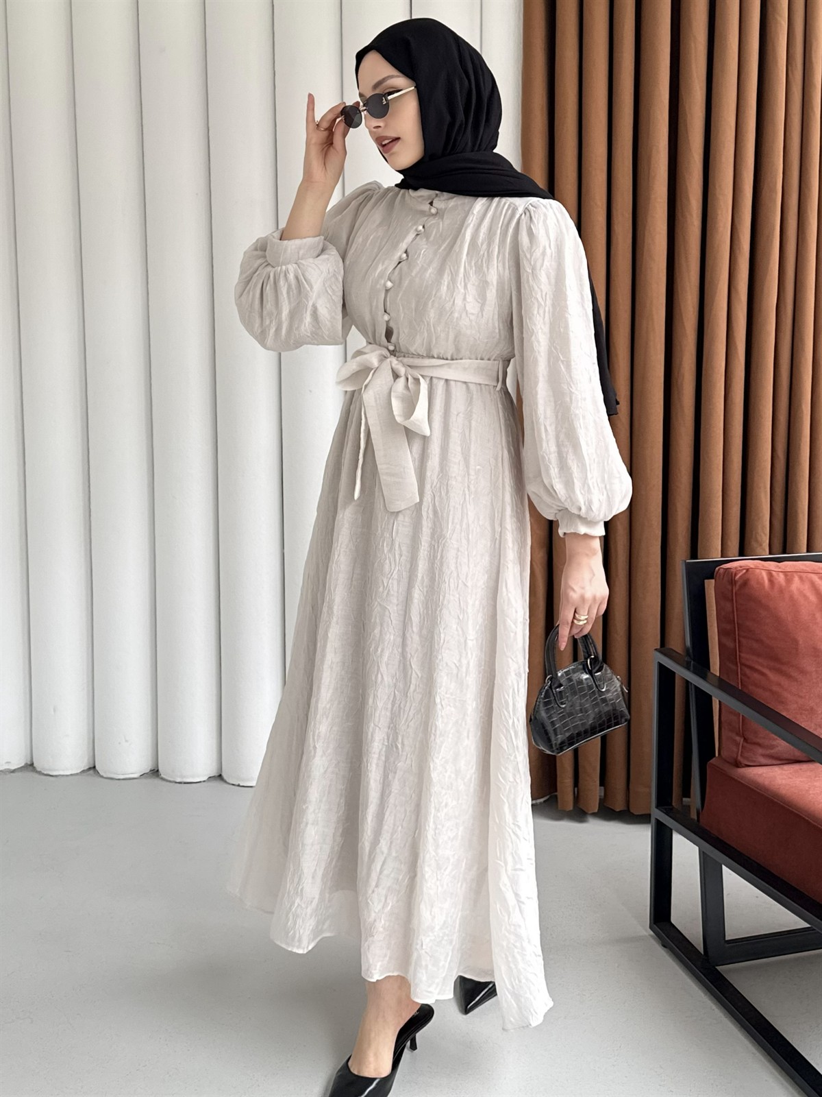 Yarın Düğmeli Kendinden Desenli Balon Kol Tesettür Elbise-TAŞ