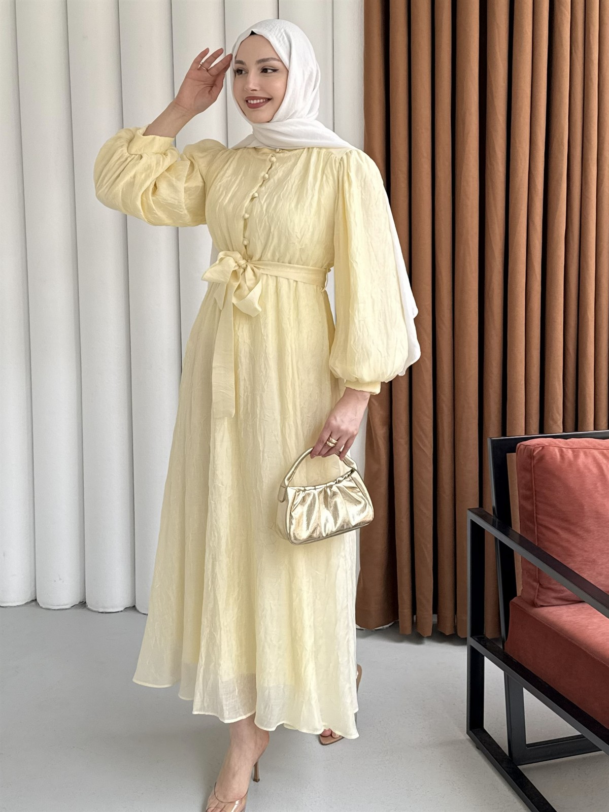 Yarın Düğmeli Kendinden Desenli Balon Kol Tesettür Elbise-SARI