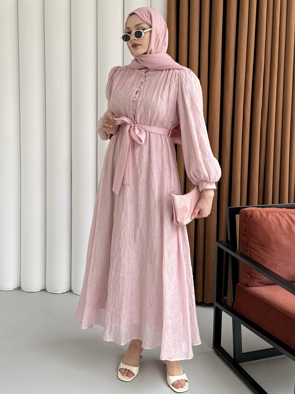 Yarın Düğmeli Kendinden Desenli Balon Kol Tesettür Elbise-PEMBE