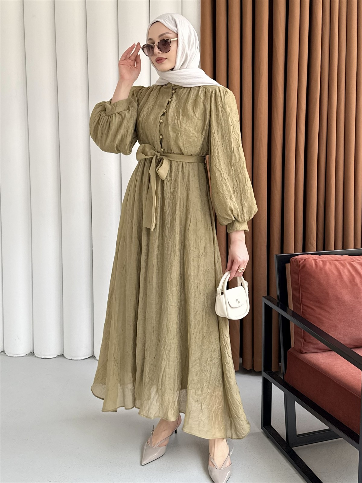 Yarın Düğmeli Kendinden Desenli Balon Kol Tesettür Elbise-HAKİ YEŞİL