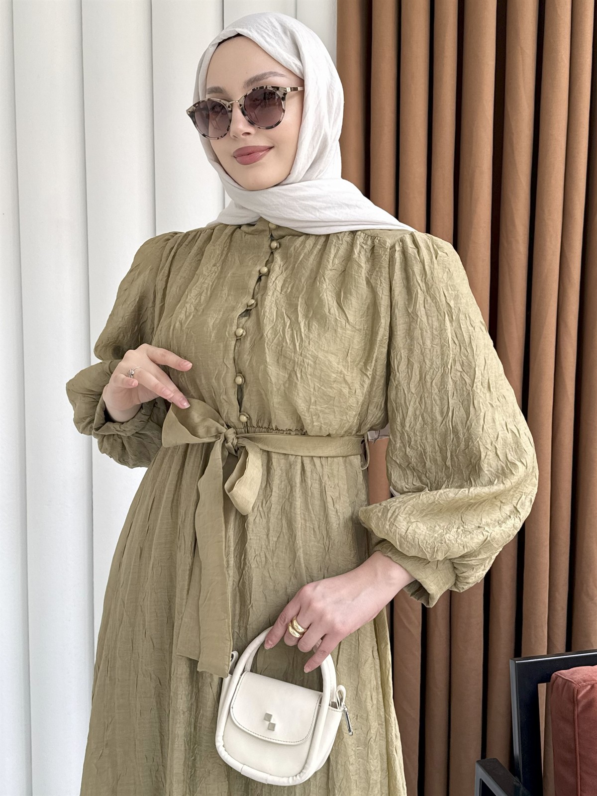 Yarın Düğmeli Kendinden Desenli Balon Kol Tesettür Elbise-HAKİ YEŞİL