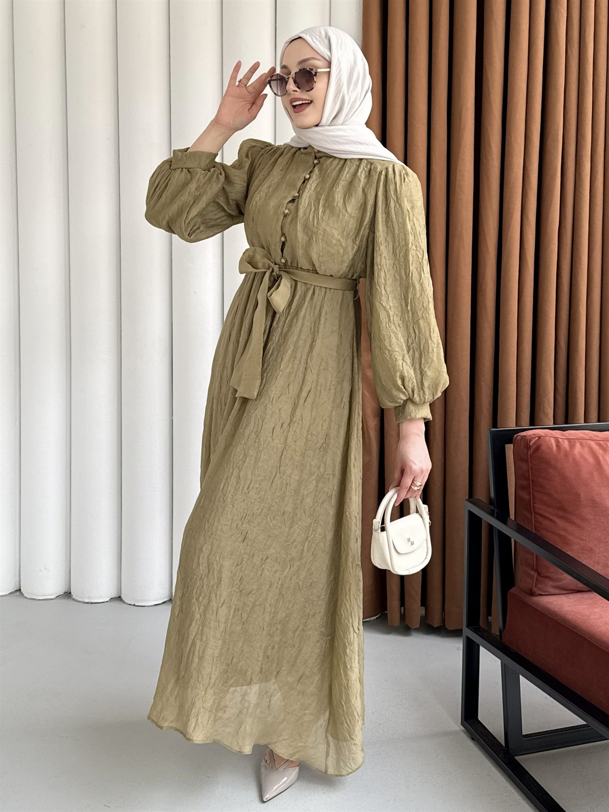 Yarın Düğmeli Kendinden Desenli Balon Kol Tesettür Elbise-HAKİ YEŞİL