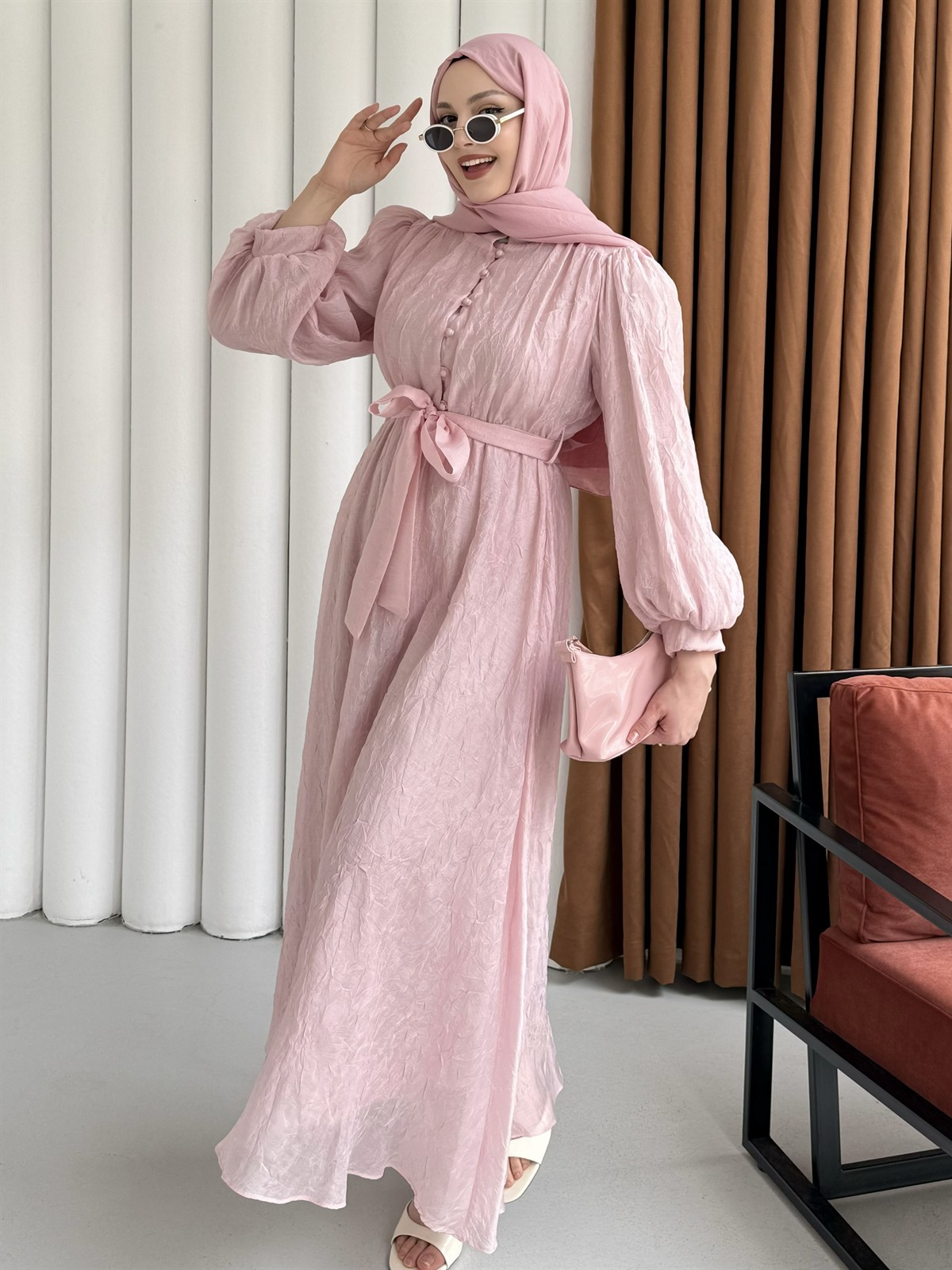 Yarın Düğmeli Kendinden Desenli Balon Kol Tesettür Elbise-PEMBE