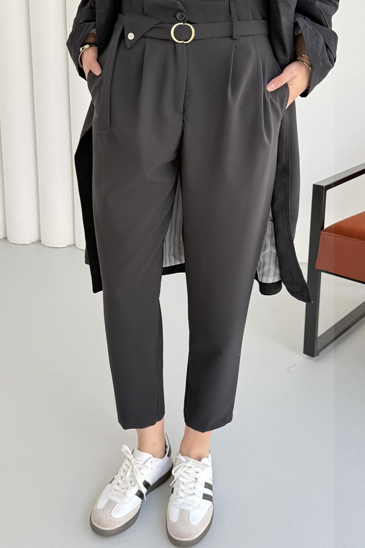 Yüksek Bel Toka Detaylı Havuç Pantolon-SİYAH