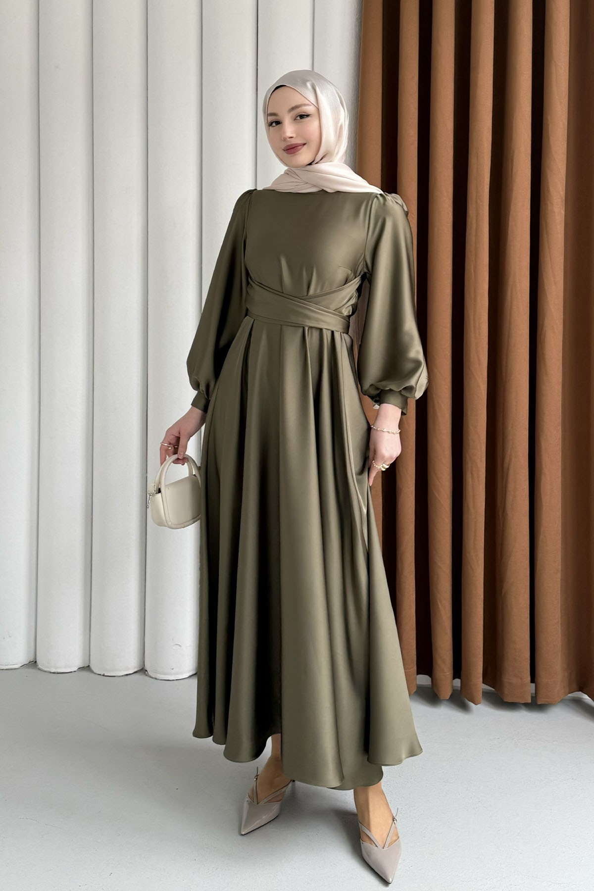 Zarif Belden Bağlamalı Saten Tesettür Elbise-YEŞİL