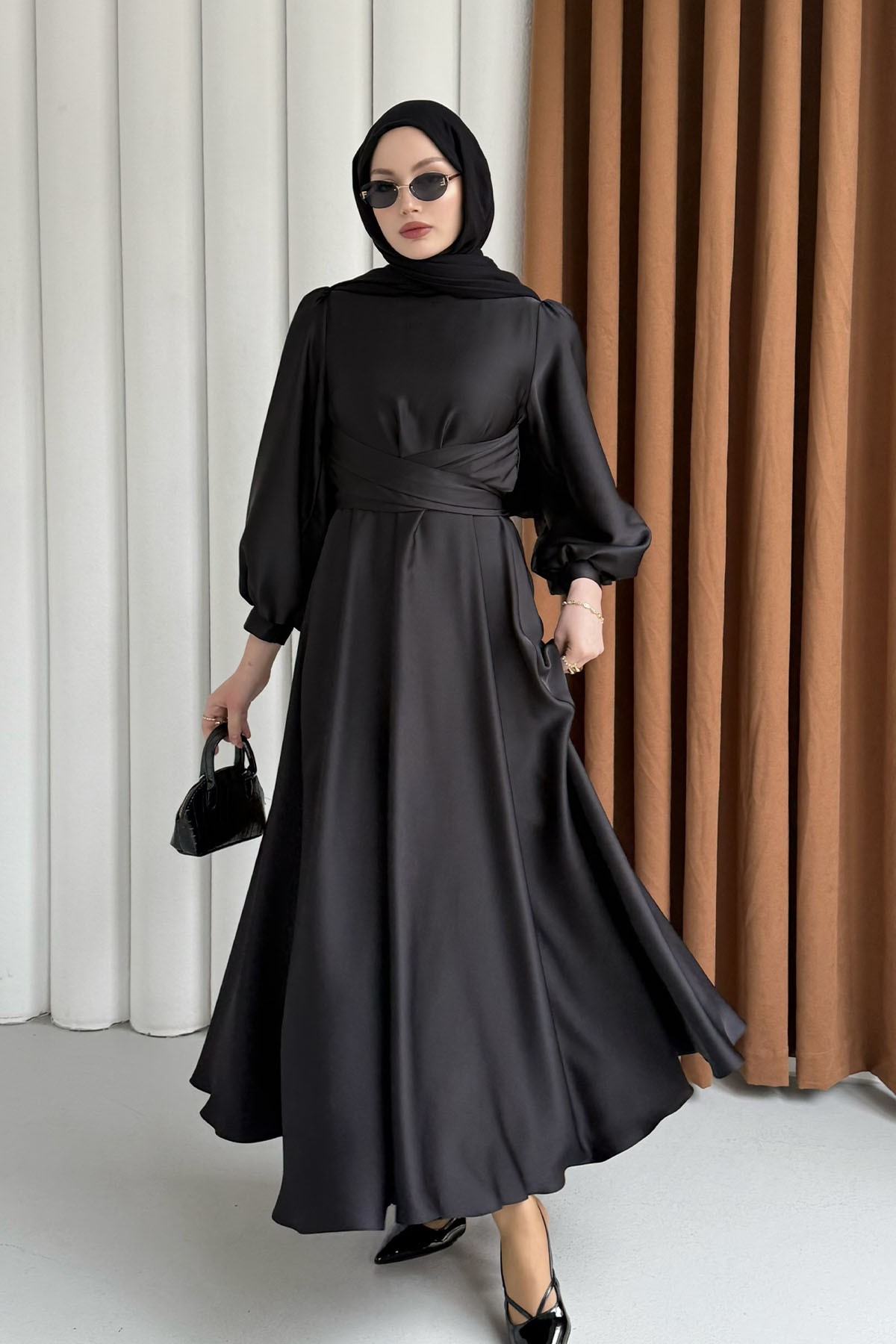 Zarif Belden Bağlamalı Saten Tesettür Elbise-SİYAH