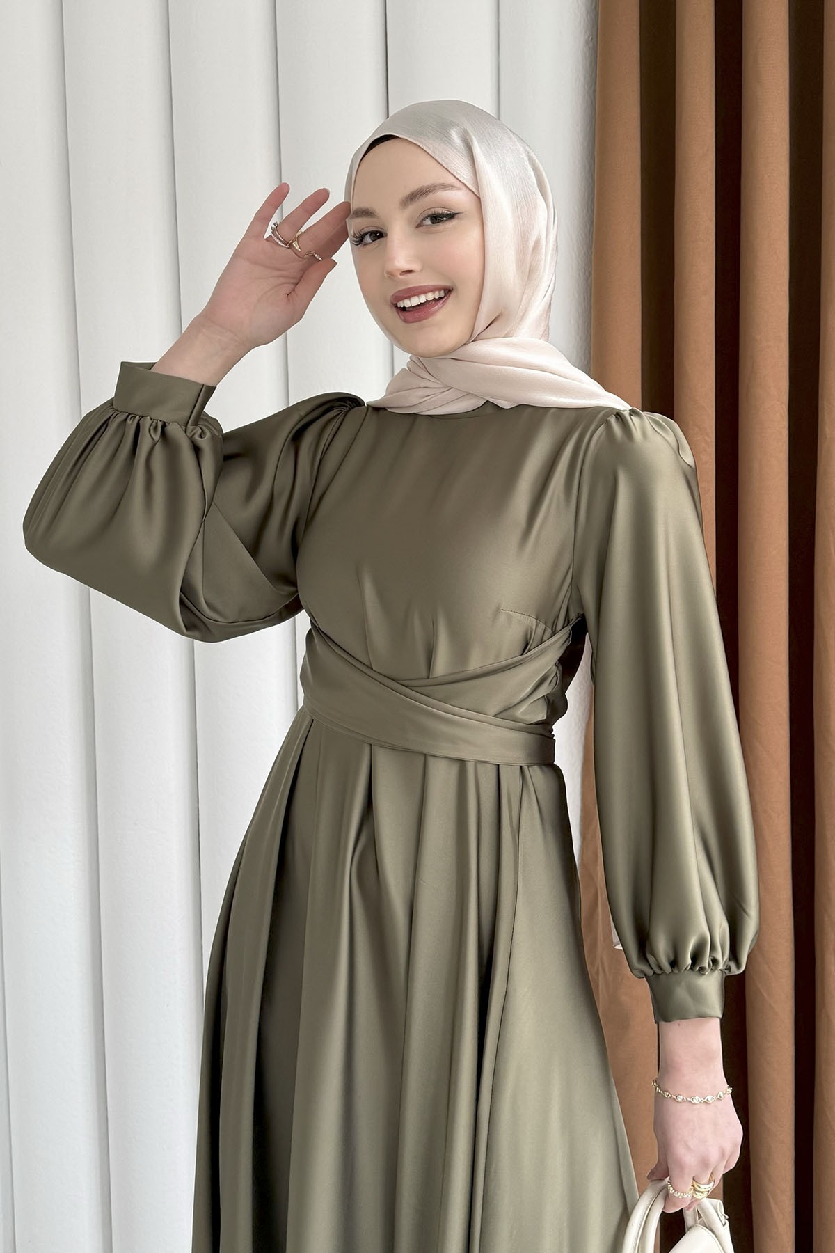 Zarif Belden Bağlamalı Saten Tesettür Elbise-YEŞİL
