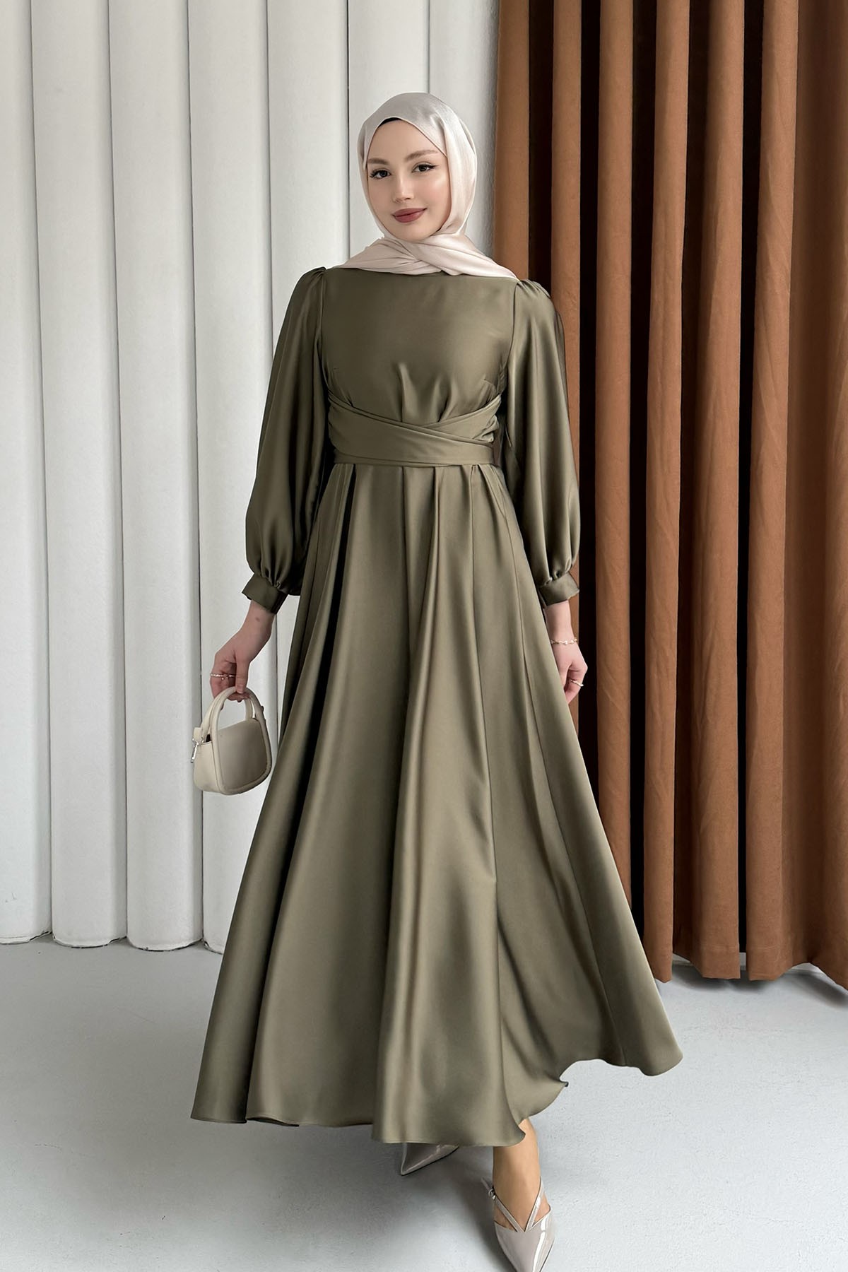 Zarif Belden Bağlamalı Saten Tesettür Elbise-YEŞİL