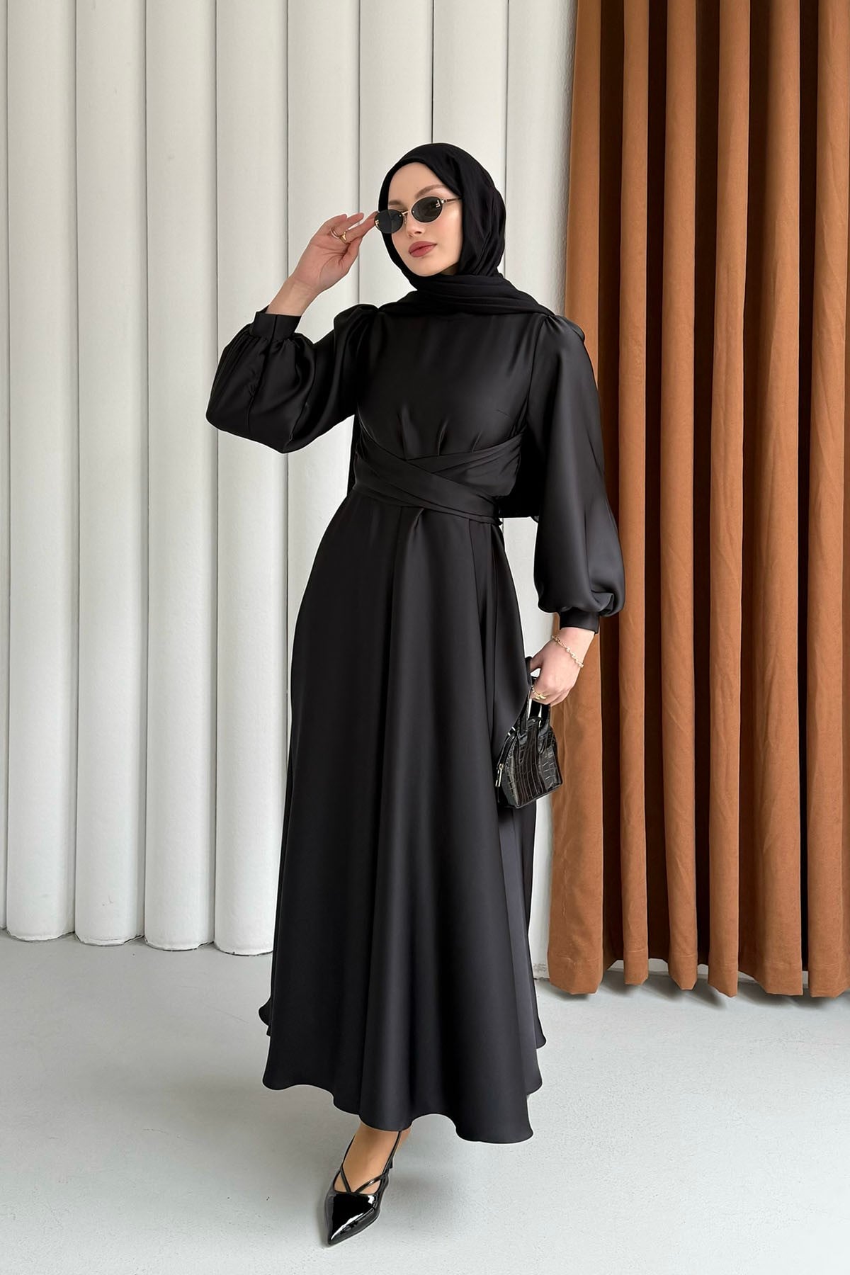 Zarif Belden Bağlamalı Saten Tesettür Elbise-SİYAH