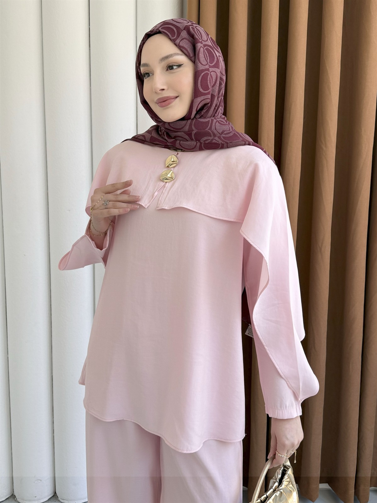 Zarif Pelerin Detaylı Gold Düğmeli Tesettür Pantolon Takım-PEMBE