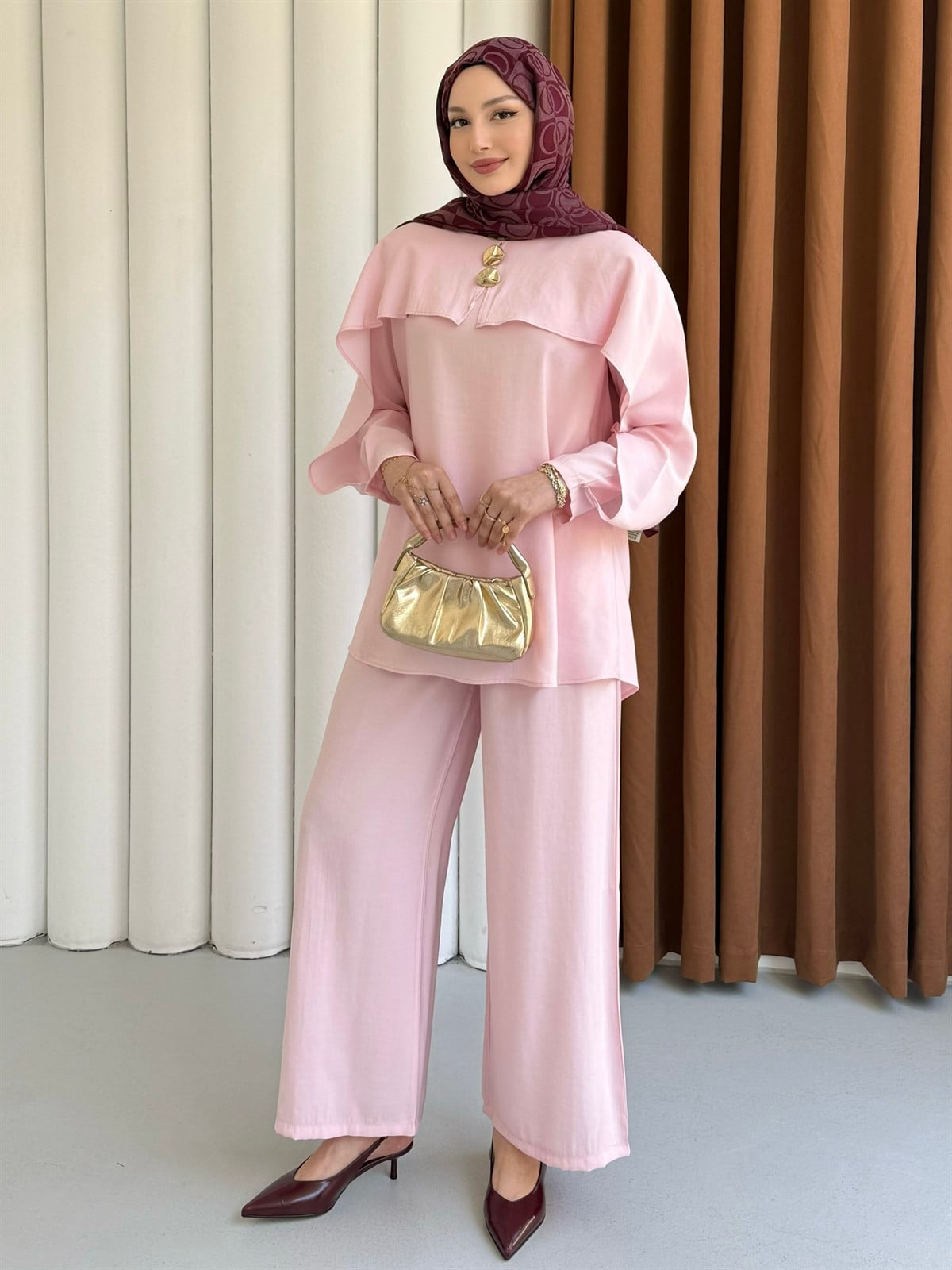 Zarif Pelerin Detaylı Gold Düğmeli Tesettür Pantolon Takım-PEMBE