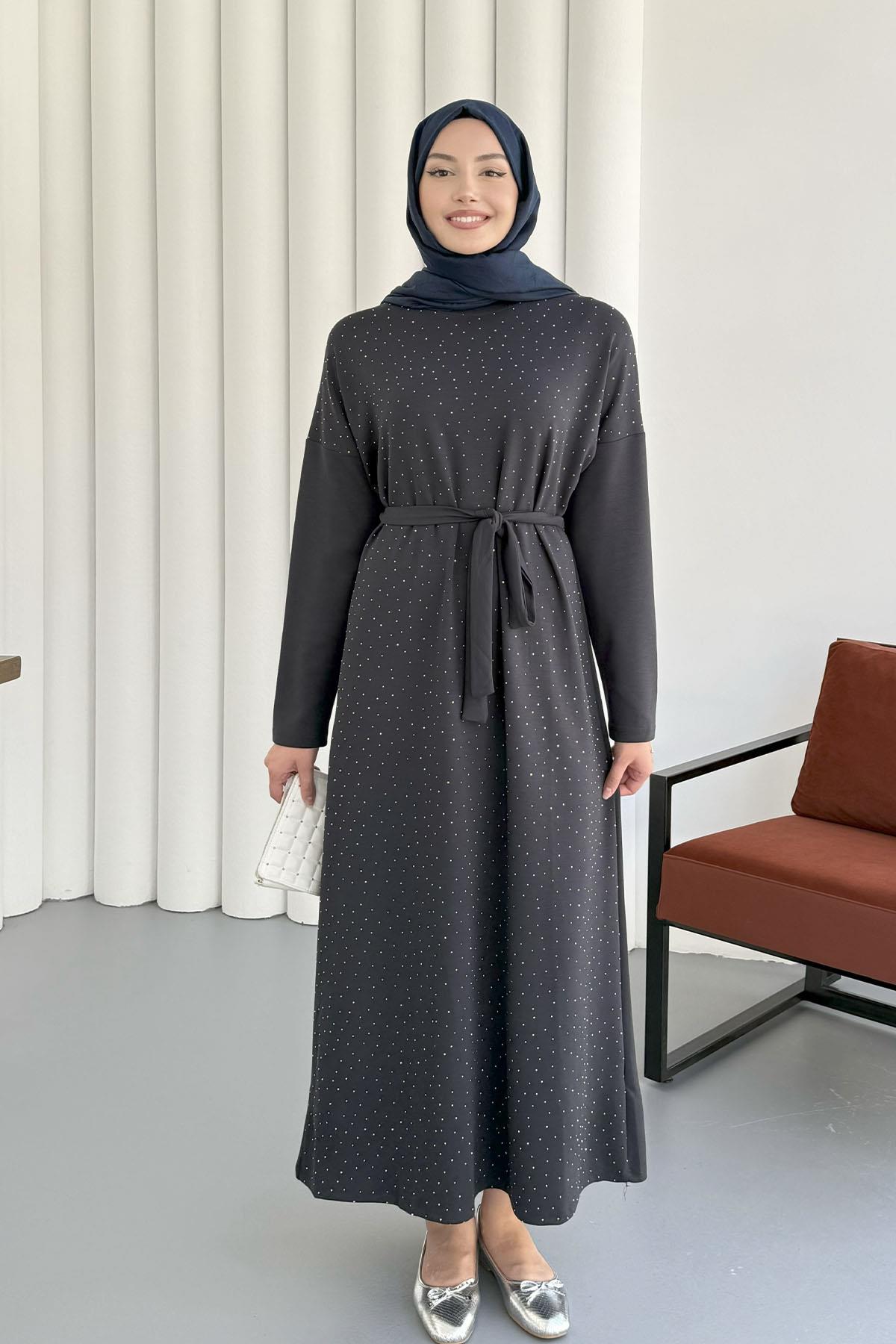 Seyyar Kuşaklı Önü Taşlı Oysho Tesettür Elbise-ANTRASİT