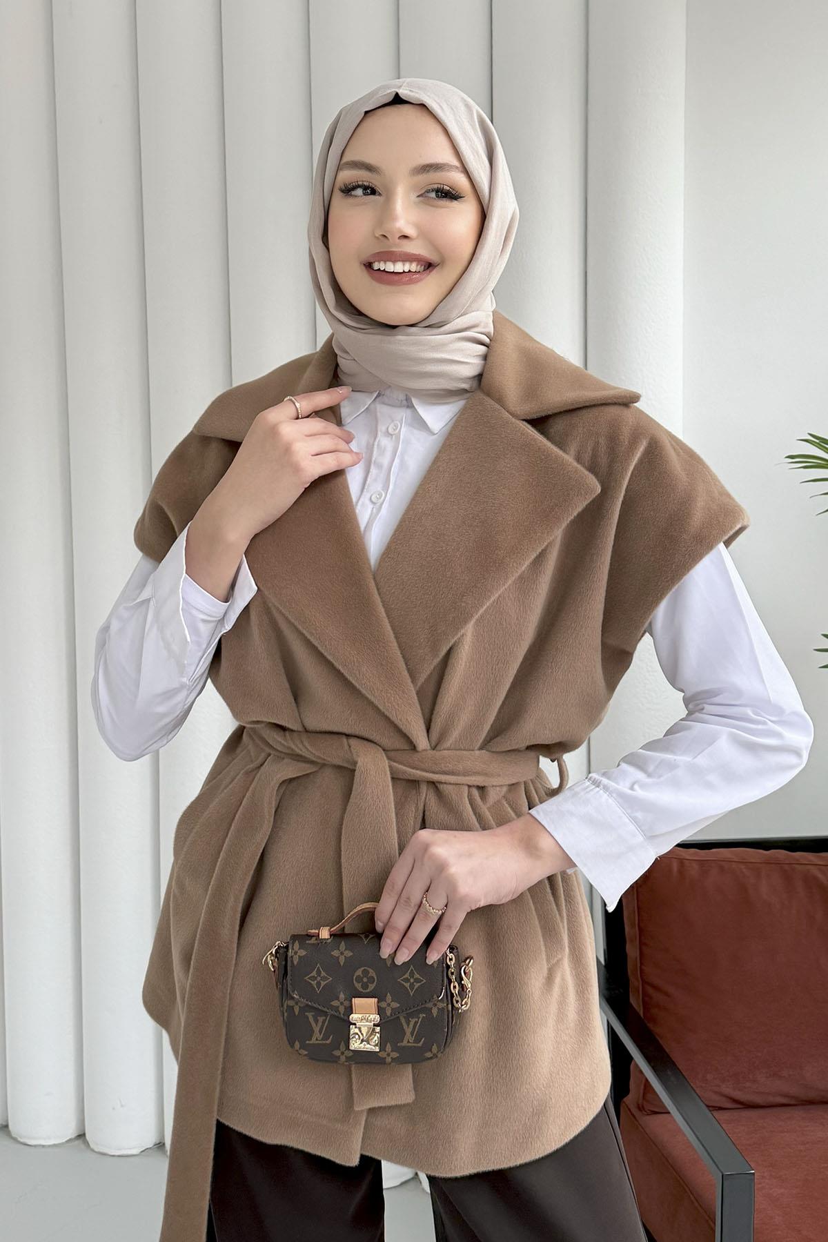 Tay Tüylü Seyyar Kuşaklı Astarlı Yelek-CAMEL