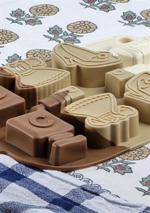 Silikon Kek Kalıbı - Parfüm, Ruj, Çanta, Ayakkabı Desenli 10lu Kurabiye Kalıbı - Isıya Dayanıklı