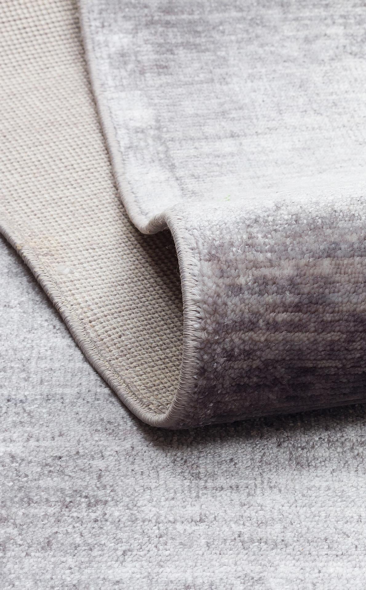 GESSI GES PLAIN ANTRASIT  Özel Hav Vermeyen ve Kolay Temizlenebilir Tencel Kullanılarak El Emeği ile Özel Tezgahlarda Üretilen Modern Kara Tezgah Halısı