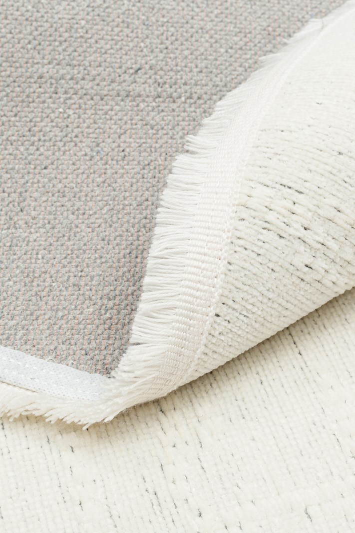 LIZA KILIM LIZ 02 WHITE Q  Hav Toz Vermez Kaymaz Tabanlı Yıkanabilir Düz Renk Kilim