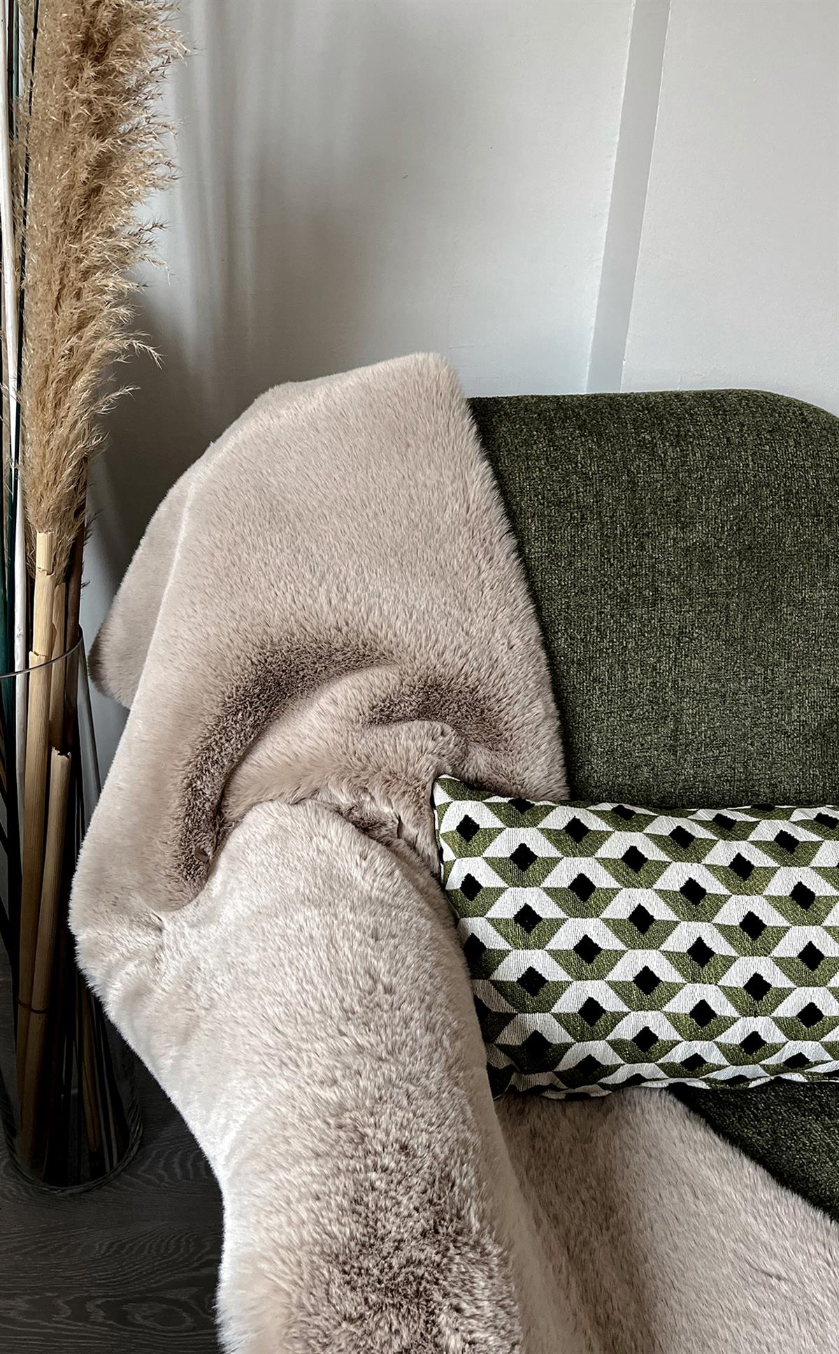MOLLIS THROW MLS THROW BEIGE  Yumuşak Dokulu Uzun Tüylü Yıkanabilir Tavşan Postu