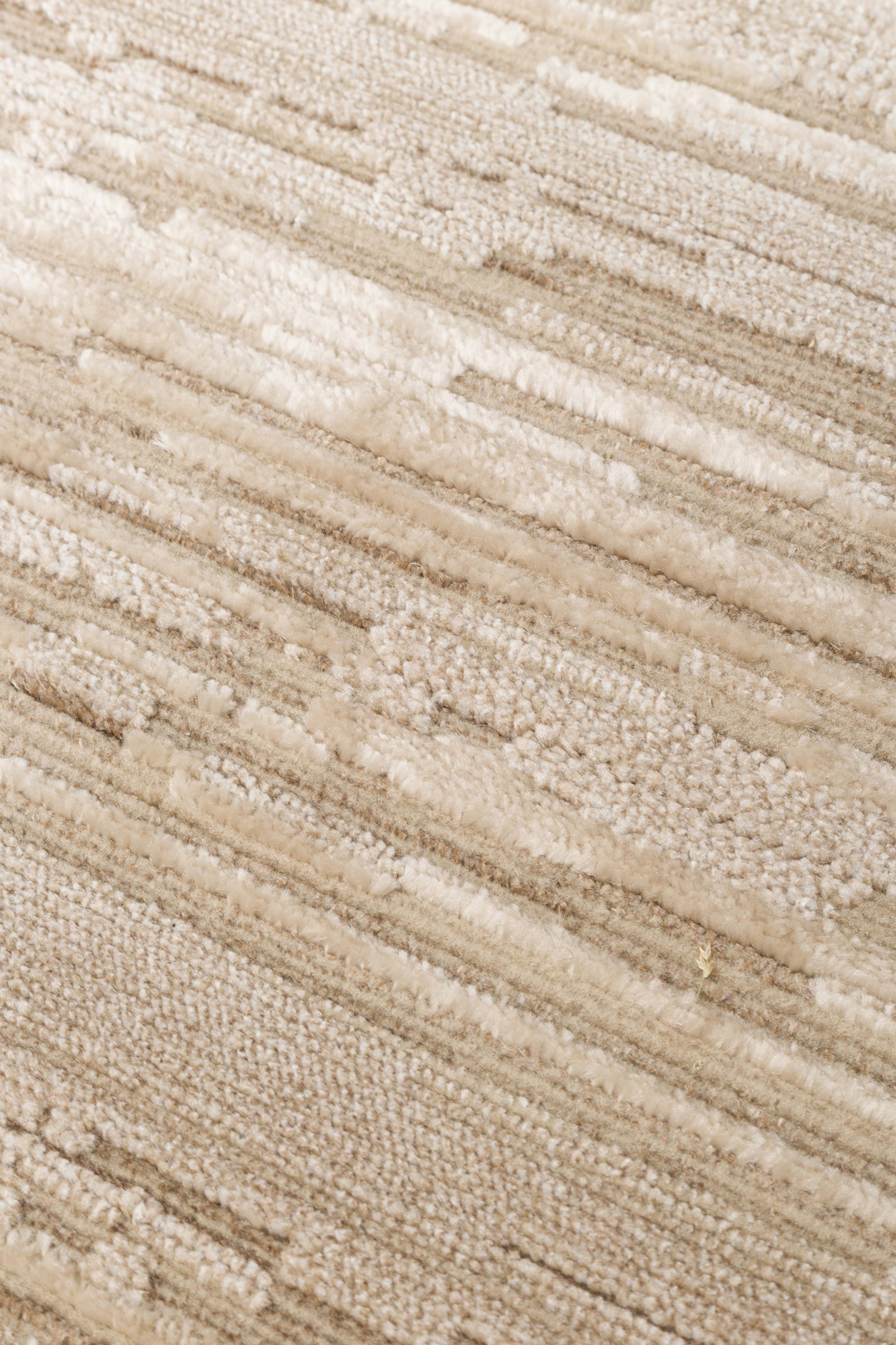 RIVERA RVR 01 BEIGE  Modern ve Klasik Desenli Yüksek Alçak Çift Boyutlu Dokumaya Sahip Yumuşak Tuşeli Makine Halısı