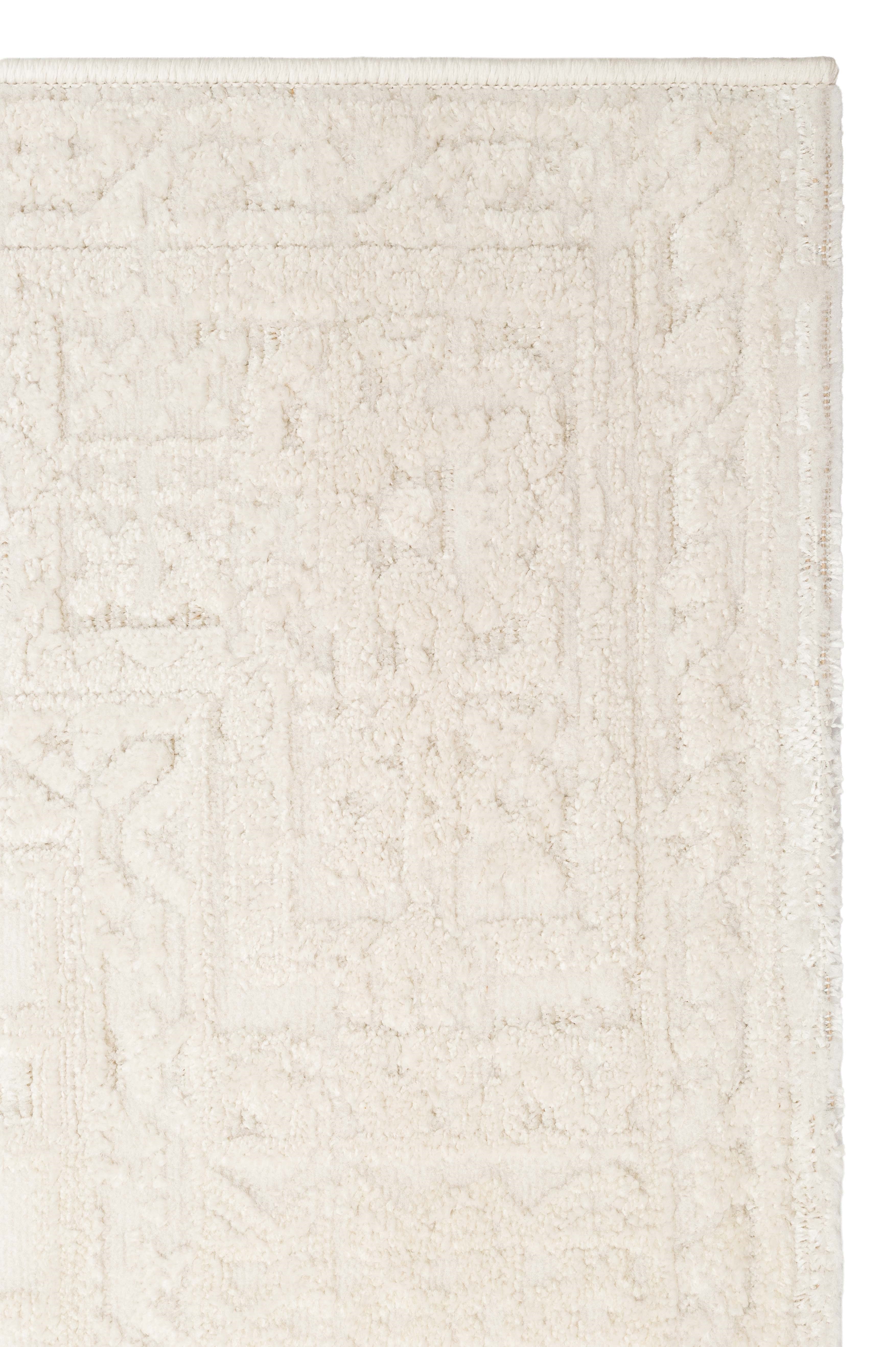 RIVERA RVR 02 WHITE  Modern ve Klasik Desenli Yüksek Alçak Çift Boyutlu Dokumaya Sahip Yumuşak Tuşeli Makine Halısı