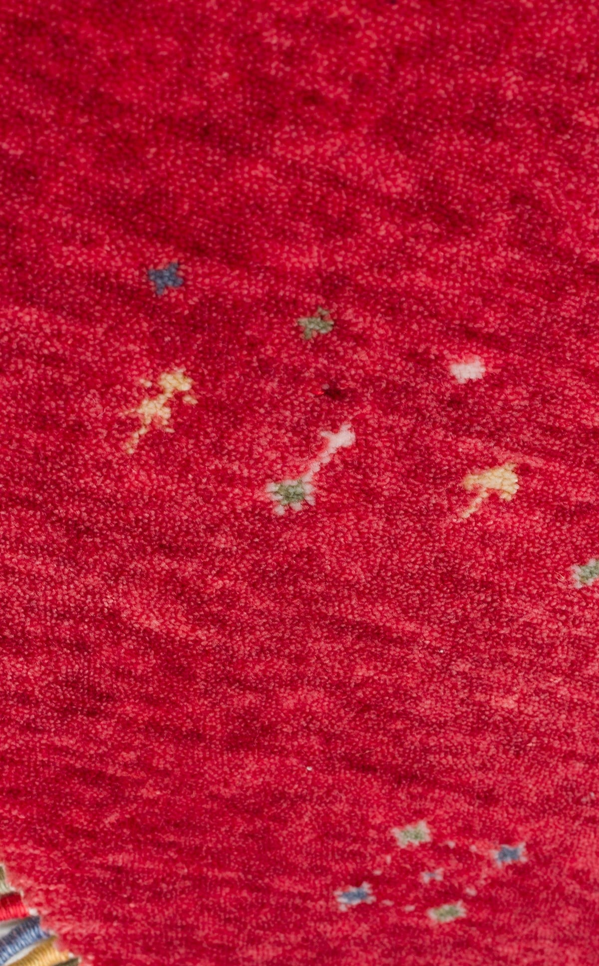 ZARA ZR 06 RED Q  Otantik Desenli Özel Hav Vermeyen ve Kolay Temizlenebilir Tensel Kullanılarak El Emeği ile Özel Tezgahlarda Üretilen Modern Uşak Halısı