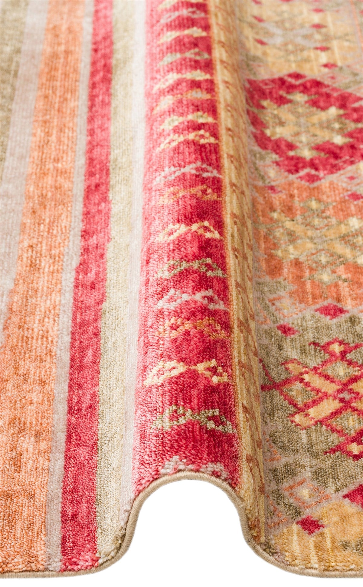 ZARA ZR 12 RED AUTUMN  Otantik Desenli Özel Hav Vermeyen ve Kolay Temizlenebilir Tensel Kullanılarak El Emeği ile Özel Tezgahlarda Üretilen Modern Uşak Halısı