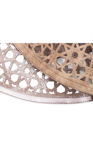 BIANCA BNC 04 VIZON BRONZE Q  Klasik Ve Modern İşleme ve Oymaya Sahip Parlak Bordürlü Suni Deri Halı