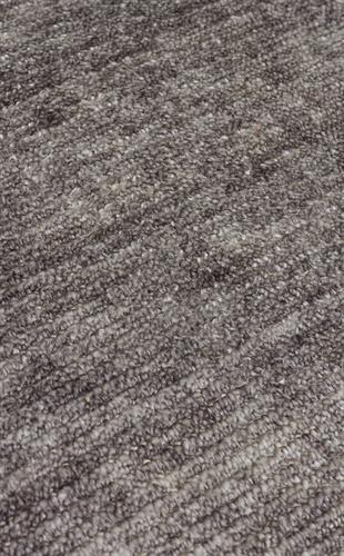 GESSI GES PLAIN ANTRASIT  Özel Hav Vermeyen ve Kolay Temizlenebilir Tencel Kullanılarak El Emeği ile Özel Tezgahlarda Üretilen Modern Kara Tezgah Halısı