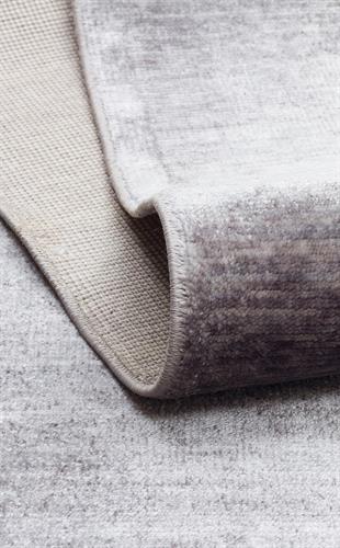 GESSI GES PLAIN ANTRASIT  Özel Hav Vermeyen ve Kolay Temizlenebilir Tencel Kullanılarak El Emeği ile Özel Tezgahlarda Üretilen Modern Kara Tezgah Halısı