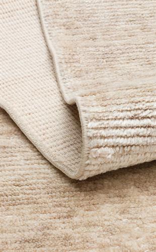 GESSI GES PLAIN BEIGE  Özel Hav Vermeyen ve Kolay Temizlenebilir Tencel Kullanılarak El Emeği ile Özel Tezgahlarda Üretilen Modern Kara Tezgah Halısı