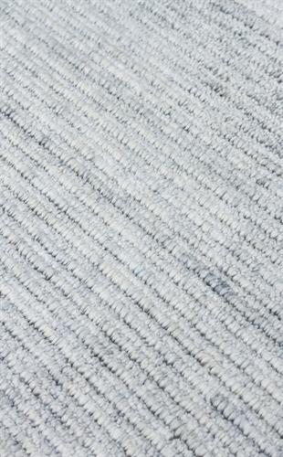 GESSI GES PLAIN SKY BLUE  Özel Hav Vermeyen ve Kolay Temizlenebilir Tencel Kullanılarak El Emeği ile Özel Tezgahlarda Üretilen Modern Kara Tezgah Halısı