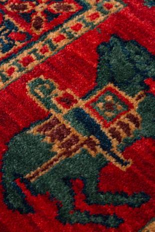 KADIM KDM 08 RED  Anadolu Motiflerine Sahip Yeni Zellanda Yünü İle Üretilen El Emeği Yüksek Kara Tezgah Halısı