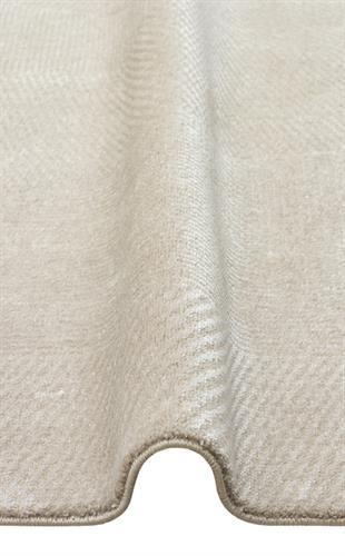 MAJESTY MJ 04 BEIGE  Düz Desenli El Emeği ile Özel Tezgahlarda Üretilen Yün Viskon Tencel Uşak Halısı