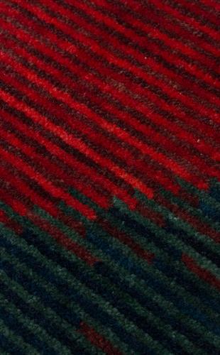 OTTO TT 02 BERRY  Özel Hav Vermeyen ve Kolay Temizlenebilir Tencel Kullanılarak El Emeği ile Özel Tezgahlarda Üretilen Modern Kara Tezgah Halısı 