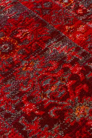 PIETRA PTA 20 RED  Sıcak Renk Tonlarını Etnik Desenler ile Buluşturan Yumuşak Tuşeli Makine Halısı