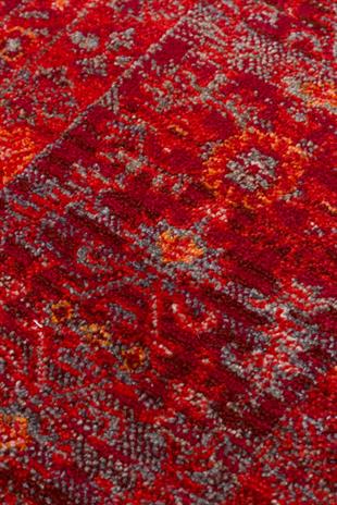 PIETRA PTA 20 RED  Sıcak Renk Tonlarını Etnik Desenler ile Buluşturan Yumuşak Tuşeli Makine Halısı