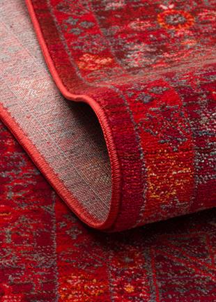 PIETRA PTA 20 RED  Sıcak Renk Tonlarını Etnik Desenler ile Buluşturan Yumuşak Tuşeli Makine Halısı