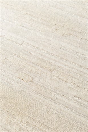 RIVERA RVR 01 WHITE  Modern ve Klasik Desenli Yüksek Alçak Çift Boyutlu Dokumaya Sahip Yumuşak Tuşeli Makine Halısı