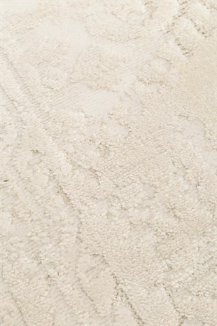 RIVERA RVR 02 WHITE  Modern ve Klasik Desenli Yüksek Alçak Çift Boyutlu Dokumaya Sahip Yumuşak Tuşeli Makine Halısı