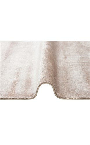 VELVET VT PLAIN BEIGE TN  Düz Renk El Emeği ile Özel Tezgahlarda Üretilen Viskon Uşak Halısı