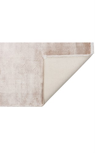 VELVET VT PLAIN BEIGE TN  Düz Renk El Emeği ile Özel Tezgahlarda Üretilen Viskon Uşak Halısı