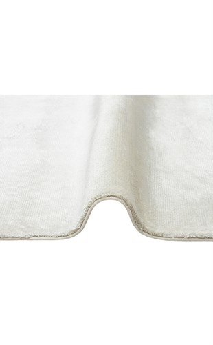 VELVET VT PLAIN ECRU  Düz Renk El Emeği ile Özel Tezgahlarda Üretilen Viskon Uşak Halısı