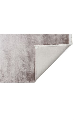 VELVET VT PLAIN GREY  Düz Renk El Emeği ile Özel Tezgahlarda Üretilen Viskon Uşak Halısı
